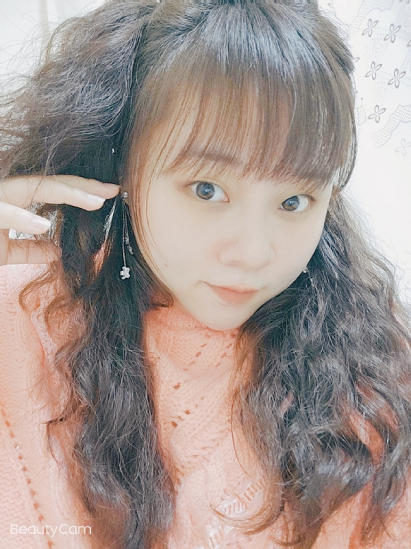 艾薇儿的第一张照片--孝感认干亲服务网